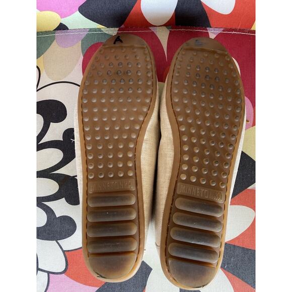 Minnetonka Moccasin Flats Slip-On Shoes Beige Canvas shoes Size 9 - Picture 8 of 8